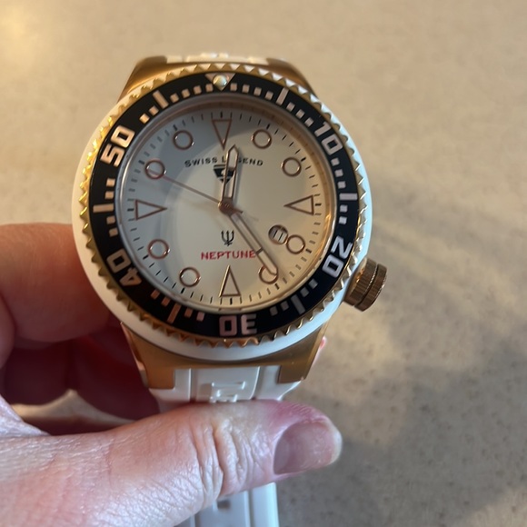 NWOT Swiss Legend ladies oversize watch - Picture 5 of 12